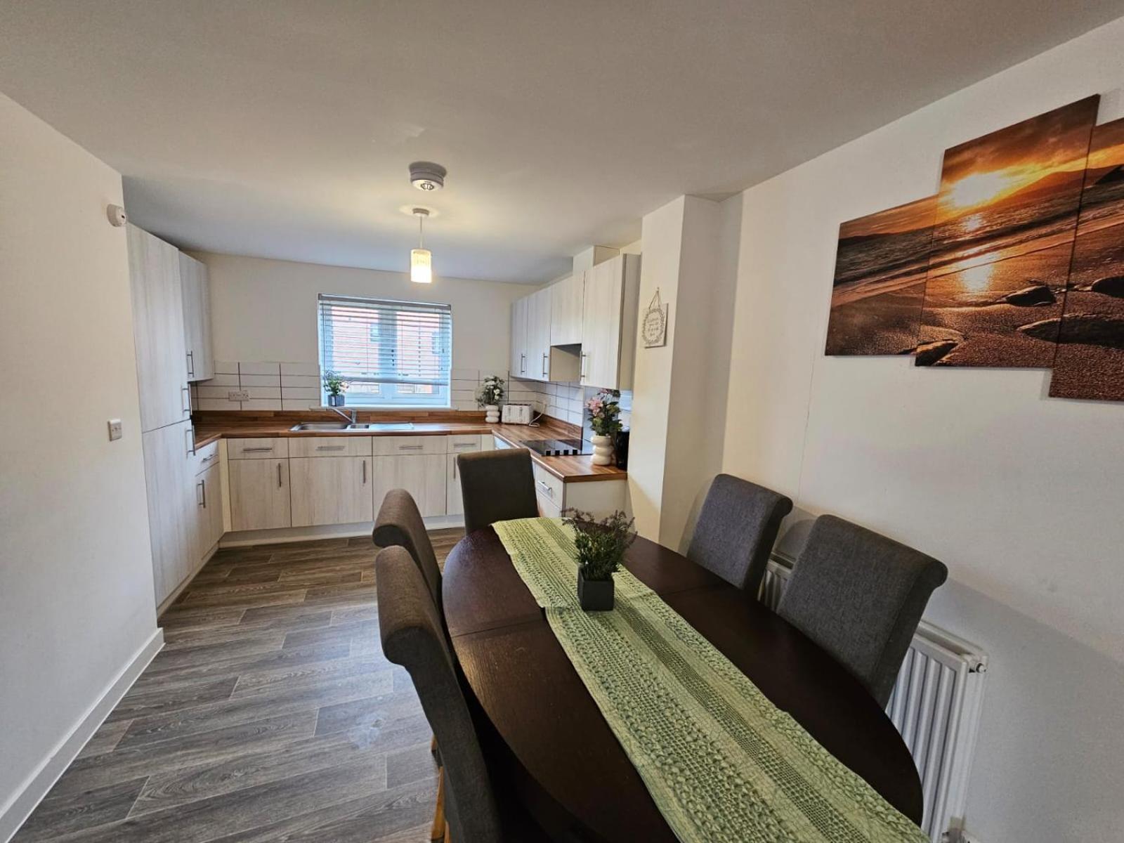 Modern 3 Bedroom Town House Ипсвич Экстерьер фото